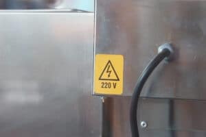 อุปกรณ์ไฟฟ้าแรงสูงและอุปกรณ์ไฟฟ้าแรงสต่ำ มีอะไรบ้าง ?