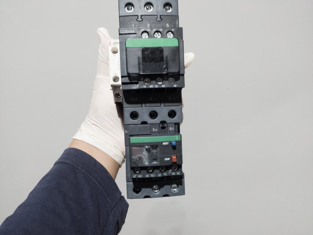 An overload relay is installed together with a contactor to protect the motor from overcurrent